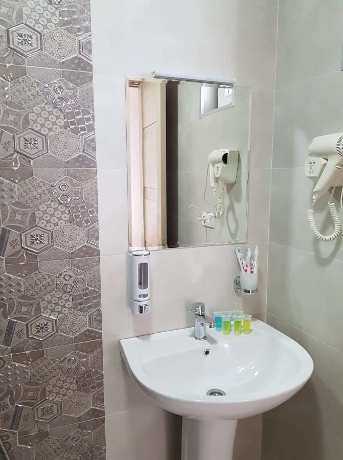 Baqari Inn Kazbegi Ngoại thất bức ảnh